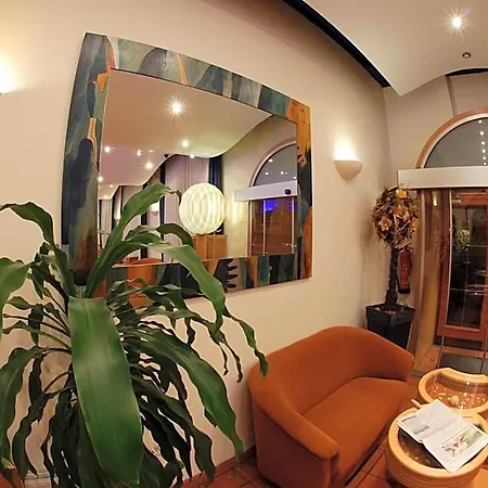 Ea Tosca Hotel 3*