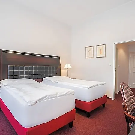 Hotel Ea Tosca 3*