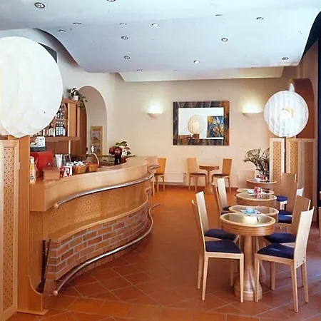 Ea Tosca Hotel 3*